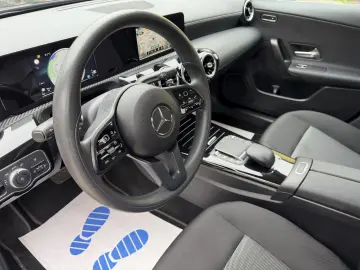 MERCEDES-BENZ CLA 200 d Aut. AHK KAMERA NAVI SPURASSIST