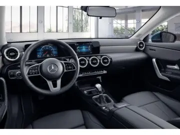 MERCEDES-BENZ CLA 200 d Coupé Progressive Carbon AHK