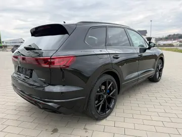 VW Touareg R eHYBRID AHK PANO DYNAUDIO STH
