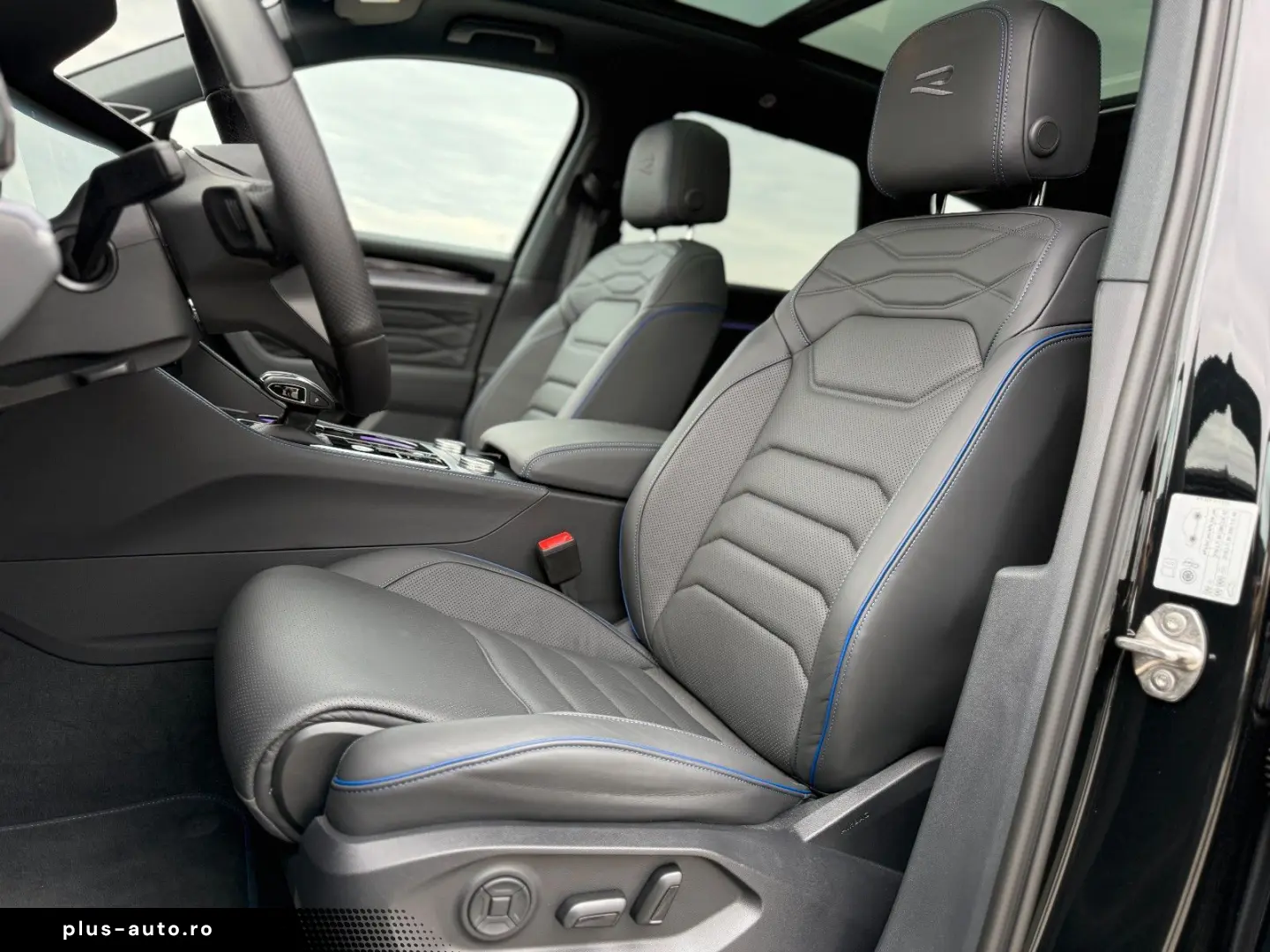 VW Touareg R eHYBRID AHK PANO DYNAUDIO STH