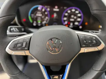 VW Touareg R eHYBRID AHK PANO DYNAUDIO STH