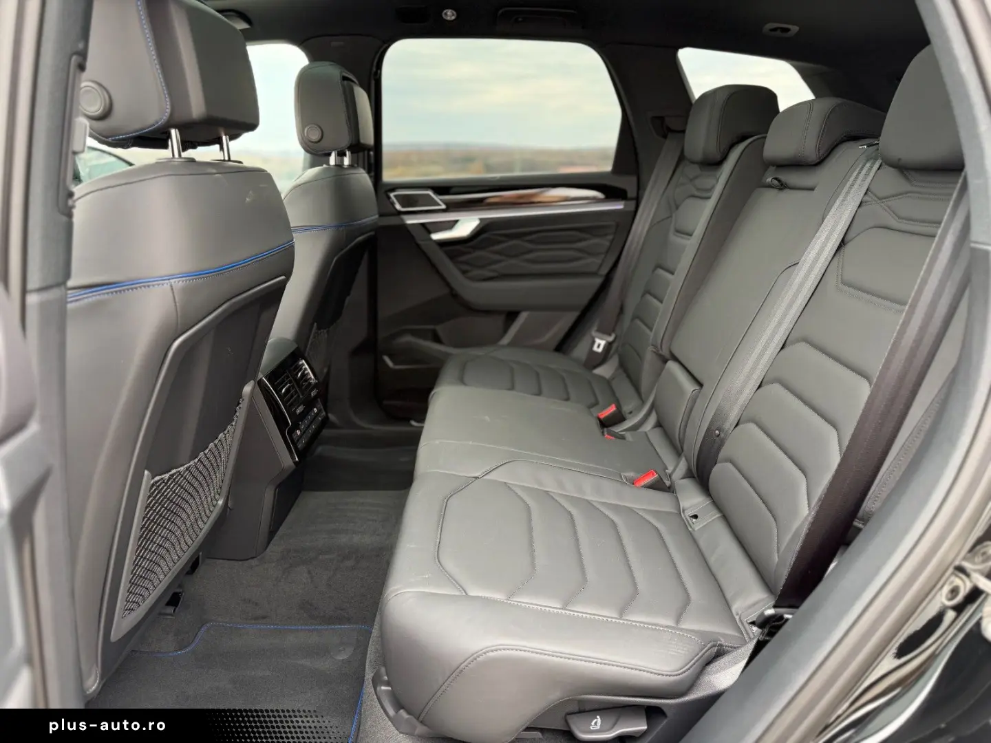 VW Touareg R eHYBRID AHK PANO DYNAUDIO STH