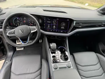 VW Touareg R eHYBRID AHK PANO DYNAUDIO STH