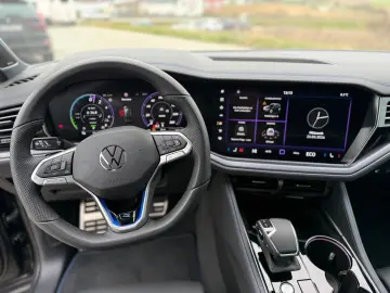VW Touareg R eHYBRID AHK PANO DYNAUDIO STH