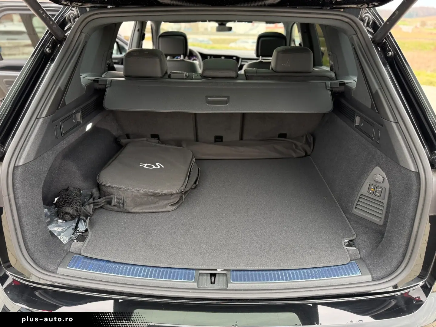 VW Touareg R eHYBRID AHK PANO DYNAUDIO STH