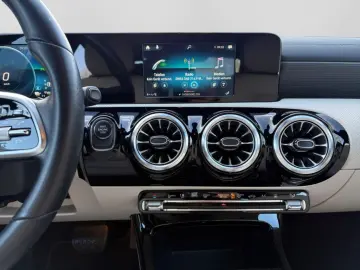 MERCEDES-BENZ CLA 250e PROGRESSIVE AMBI CarPlay TEMP