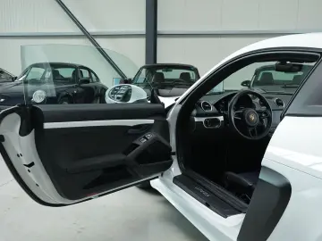 PORSCHE Cayman GT4 RS  neuwertig  1. Hand  Garantie
