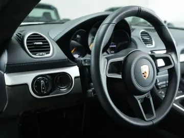 PORSCHE Cayman GT4 RS  neuwertig  1. Hand  Garantie