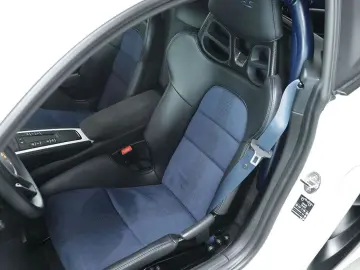 PORSCHE Cayman GT4 RS  neuwertig  1. Hand  Garantie