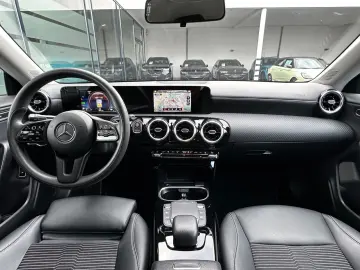 MERCEDES-BENZ CLA 250 e Coupé   Navi   LED Scheinwerfer