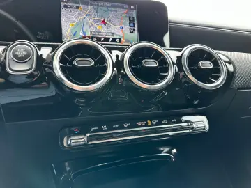 MERCEDES-BENZ CLA 250 e Coupé   Navi   LED Scheinwerfer