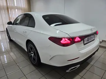 MERCEDES-BENZ E 200 Lim