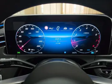 MERCEDES-BENZ E 200 Lim