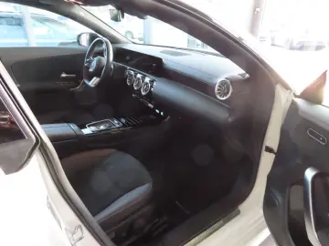 MERCEDES-BENZ CLA 200 AMG PANO LED KAMERA