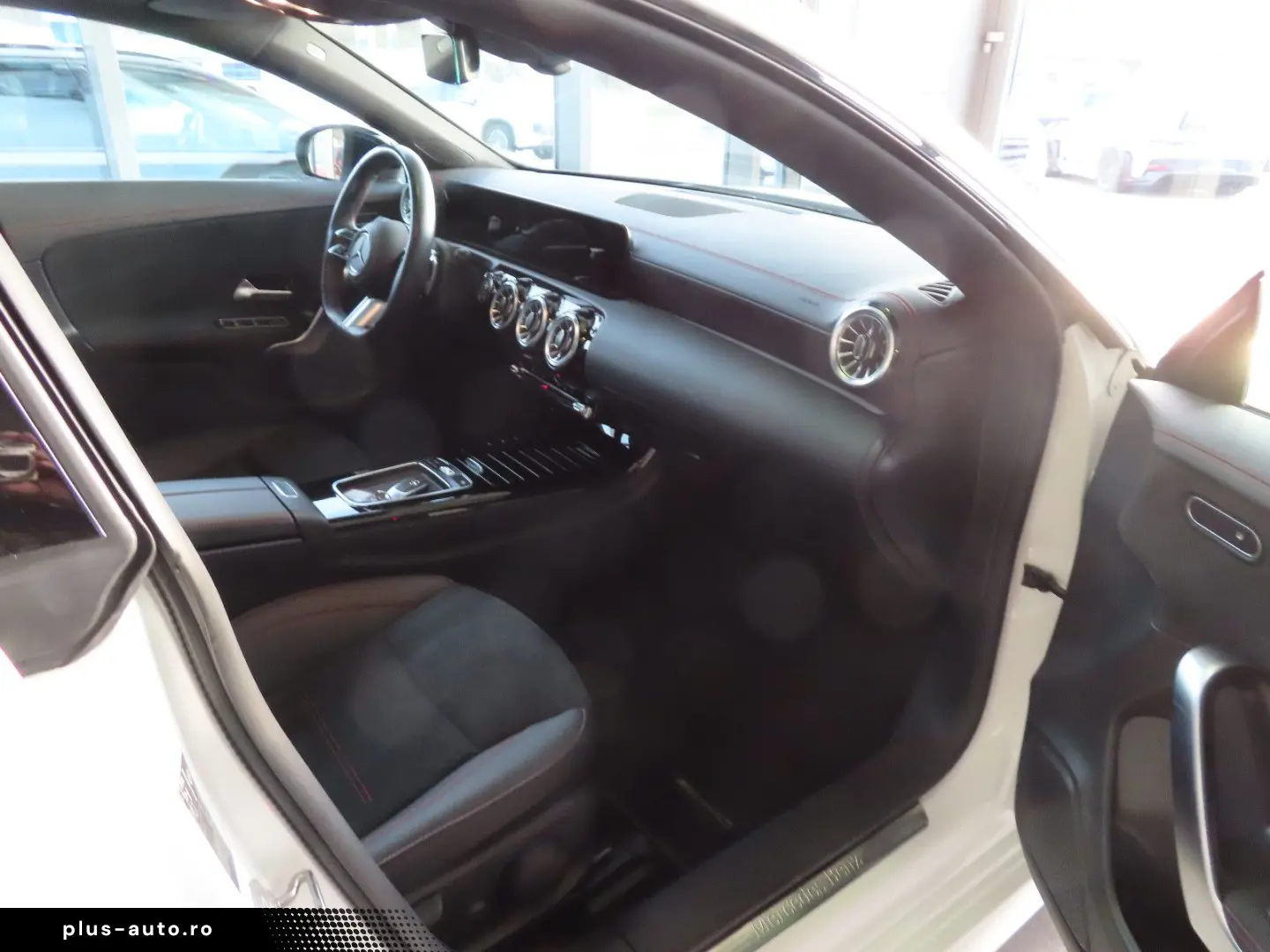 MERCEDES-BENZ CLA 200 AMG PANO LED KAMERA