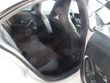 MERCEDES-BENZ CLA 200 AMG PANO LED KAMERA