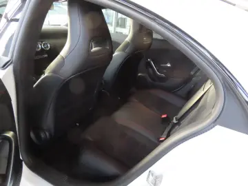 MERCEDES-BENZ CLA 200 AMG PANO LED KAMERA