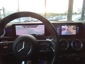 MERCEDES-BENZ CLA 200 AMG PANO LED KAMERA