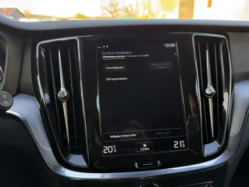 VOLVO V60 T8 AWD Plug In Hybrid Recharge Inscription