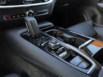 VOLVO V60 T8 AWD Plug In Hybrid Recharge Inscription