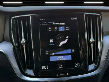 VOLVO V60 T8 AWD Plug In Hybrid Recharge Inscription