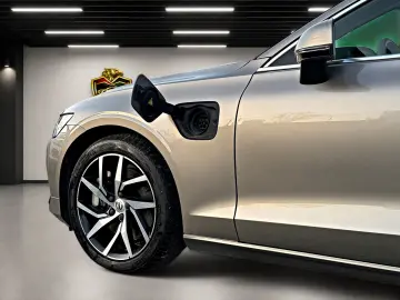 VOLVO V60 T8 AWD Plug In Hybrid Recharge Inscription