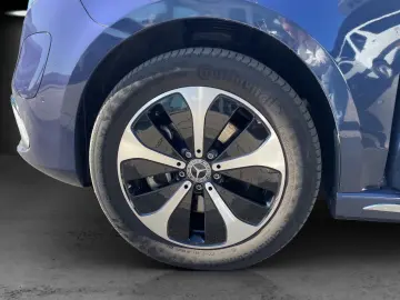 MERCEDES-BENZ EQV300 L AVANTGARDE Pano AIRMATIC