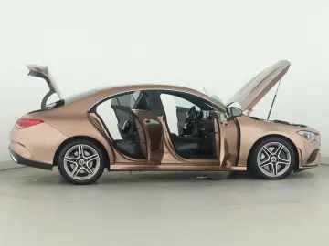 MERCEDES-BENZ CLA 250 AMG LED Sound Navi PTS Kam. Memory