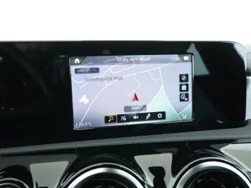 MERCEDES-BENZ CLA 250 AMG LED Sound Navi PTS Kam. Memory