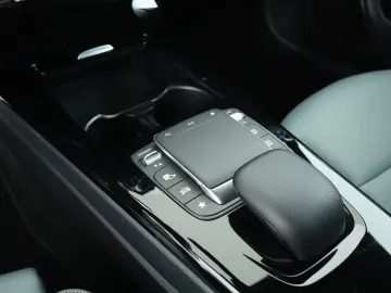 MERCEDES-BENZ CLA 250 AMG LED Sound Navi PTS Kam. Memory