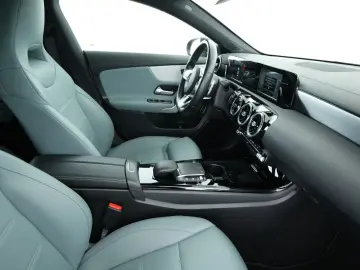 MERCEDES-BENZ CLA 250 AMG LED Sound Navi PTS Kam. Memory