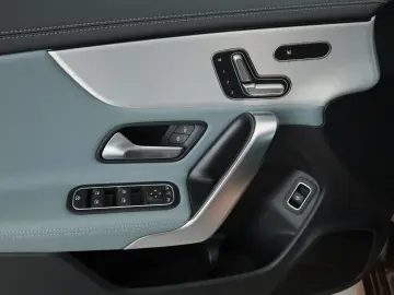 MERCEDES-BENZ CLA 250 AMG LED Sound Navi PTS Kam. Memory