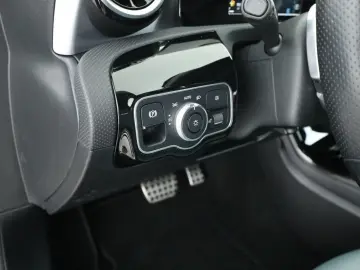 MERCEDES-BENZ CLA 250 AMG LED Sound Navi PTS Kam. Memory