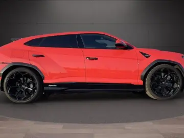 LAMBORGHINI Urus PERFORMANTE