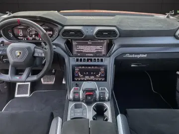 LAMBORGHINI Urus PERFORMANTE
