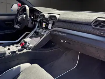 LAMBORGHINI Urus PERFORMANTE