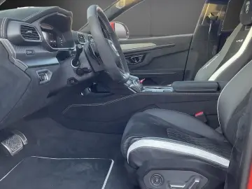 LAMBORGHINI Urus PERFORMANTE