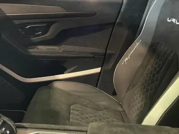 LAMBORGHINI Urus PERFORMANTE