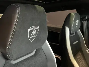 LAMBORGHINI Urus PERFORMANTE