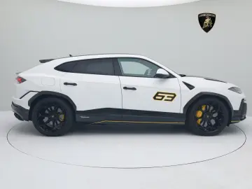 LAMBORGHINI Urus Performante