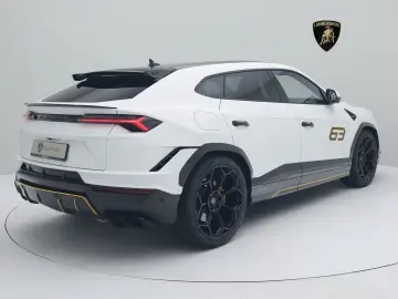 LAMBORGHINI Urus Performante
