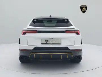 LAMBORGHINI Urus Performante