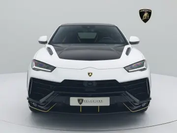 LAMBORGHINI Urus Performante