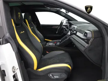 LAMBORGHINI Urus Performante