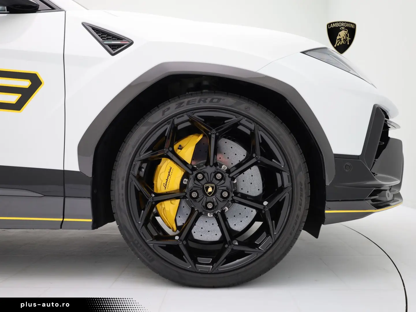 LAMBORGHINI Urus Performante