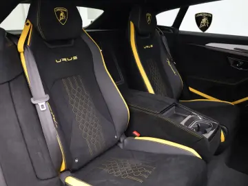 LAMBORGHINI Urus Performante