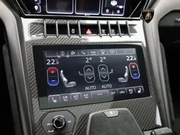 LAMBORGHINI Urus Performante