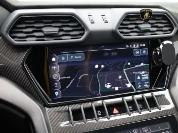 LAMBORGHINI Urus Performante