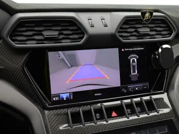 LAMBORGHINI Urus Performante