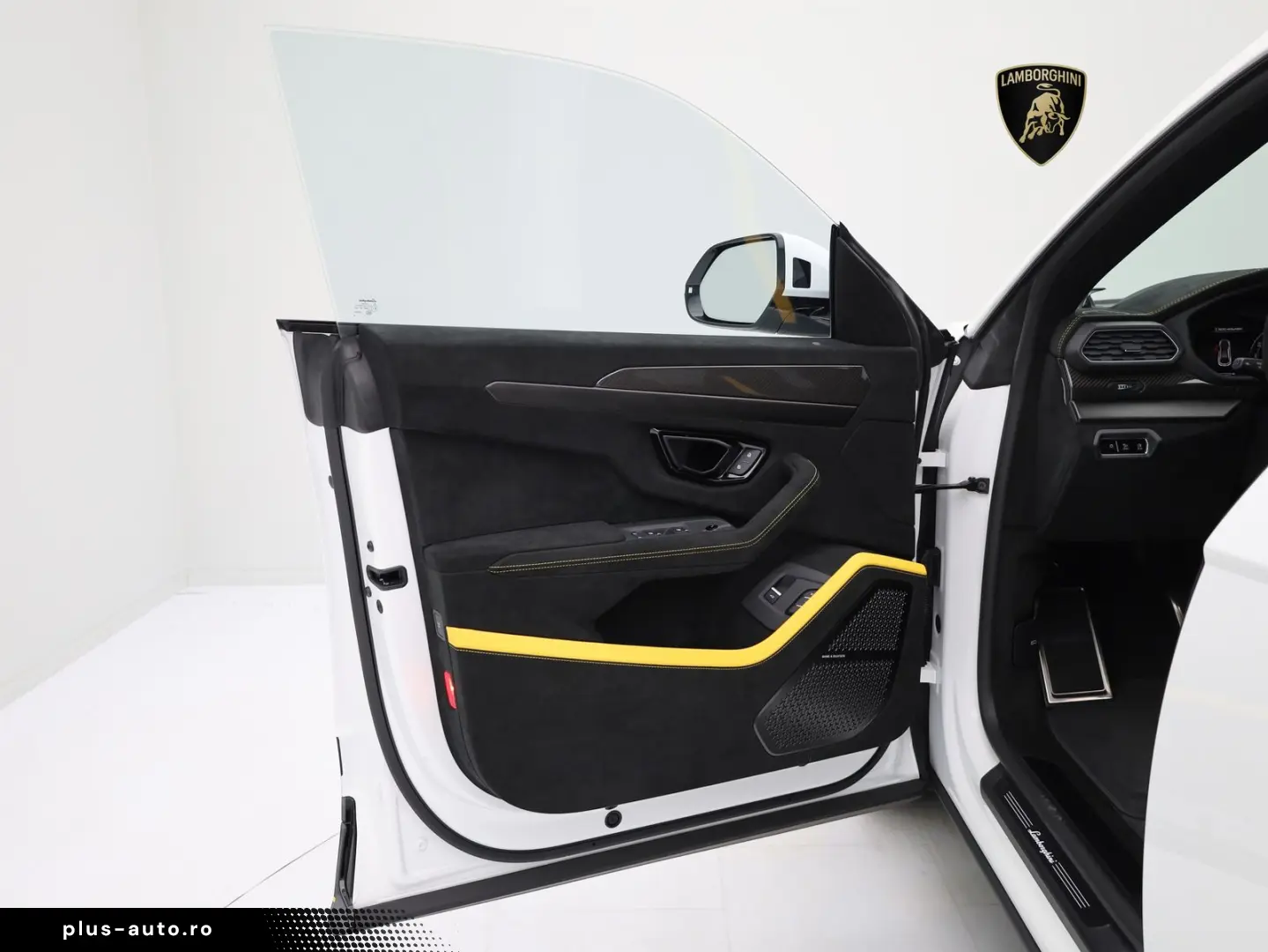 LAMBORGHINI Urus Performante